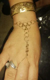 دستبند طلا تهمینه 100 زیر تابلو