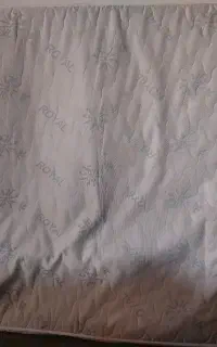 یک عدد تشک دونفره بایک بوفه