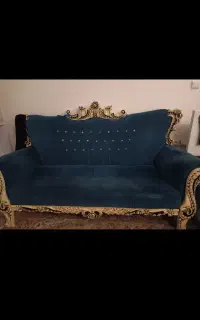دو سرویس مبل تمیز در حد نو به فروش می‌رسد