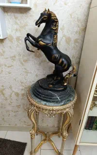 مجسمه قلع و سرب اسب و بانو عدالت
