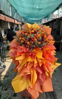 دسته گل لاکچری و رز هلندی و عروس و بزرگ و کوچک