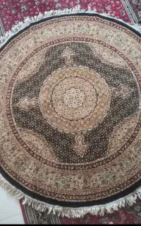 فرش دایره طرح ماهی در حد نو