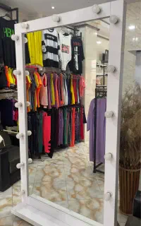 آینه چراغ دار زیر چرخ دار