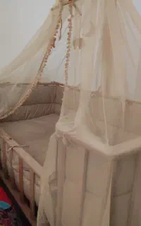 تخت وگهواره کنار مادر