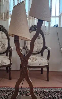 آباژور ایستاده