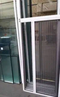 پنجره دوجداره توری پلیسه ای