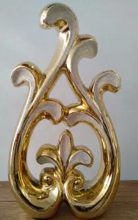 مجسمه طلایی