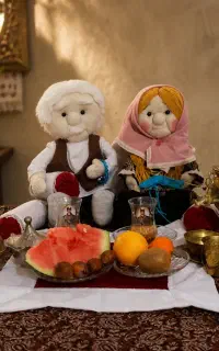 پیرزن وپیر مرد نشسته بالحاف و۳عدد پشتی،یک میلیون