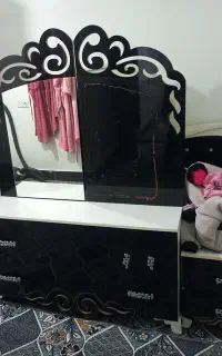 میزارایش با ۲تا پاتختی و تخت خواب دو نفره با تشک