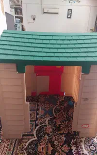 کلبه پلاستیکی بزرگ