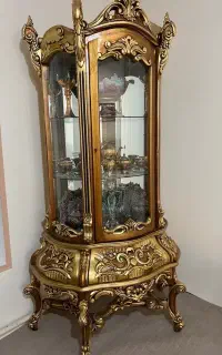 بوفه سلطنتی وساعت سلطنتی ایستاده