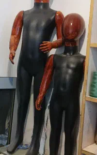 مانکن وچوبکار لباس بچه