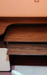 میز تحریر در حد نو و کاملا سالم