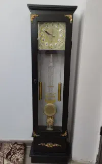 سا عت ایستاده تمیز رنگ قهوه ای