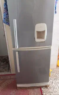 با سلام یک  یخچال دسته ۲سالم