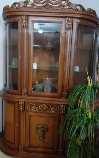 ویترین چوبی کلاسیک