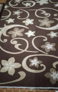گلیم فرش و ظروف آشپزخانه