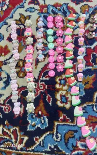 عروسک کوچک و مهره کارای خرازی