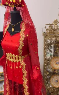 لباس کردی قرمز