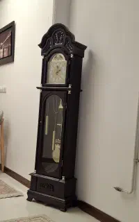 ساعت ایستاده بسیار تمیز