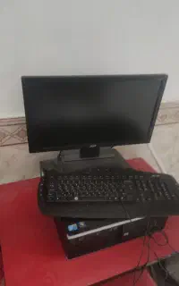 یک دستگاه کامپیوتر رومیزی