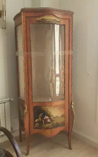 بوفه آنتیک و نقاشی شده