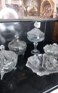 شکلات و آجیل خوری
