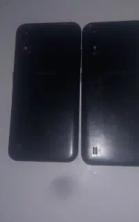 دوعدد‌ گوشی فروشی نیاز به تعمیر