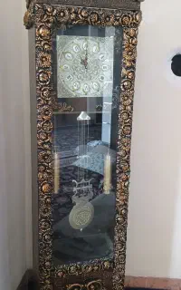 ساعت دیواری ایستاده