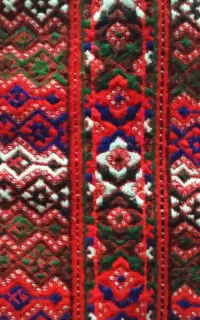 زی آستین میدوزم