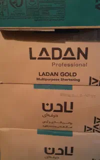 تعدادی روغن صاف لادن ۱۰ کیلویی