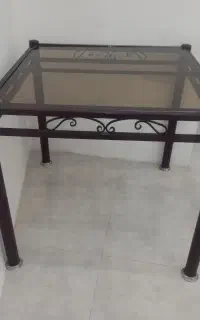 میز غذاخوری فلزی در حد