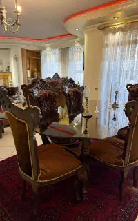 میز غذا خوری ۸ نفره با ۶ صندلی چوبی مبلی