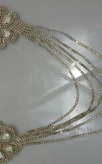 کمربند و سنجاق سینه