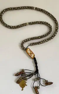 هنر دست ساز با هسته خرما و استخوان