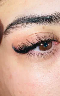 اکستنشن مژه و لیفت مژه و ابرو