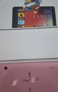 تعداد زیادی گوشی و تبلت