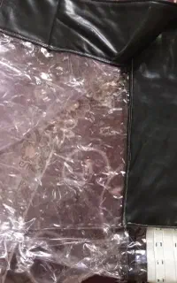 پرده پلاستیک ضخیم دوخته شده جلوی درب مغازه