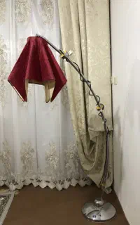 آباژور ایستاده