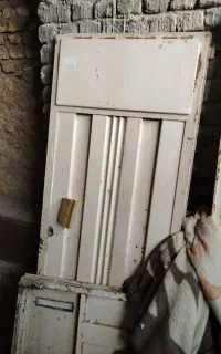 درب حیات و باغ اهنی