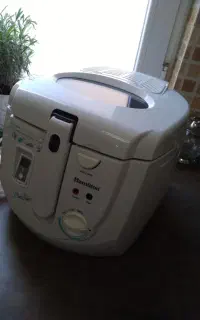 مقداری ظروف پخت و پز و اشپزخانه