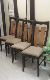 ۴عدد صندلی ناهارخوری چوب قیمت هرعدد ۲.۱۰۰ غذاخوری
