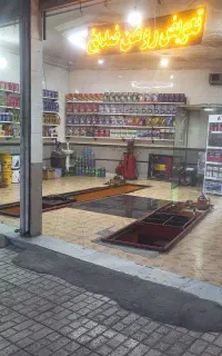 نیرو کار خانوم -آقا در تعویض روغن
