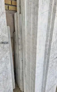 کارگر سنگبری کارکرده با وسایل سنگبری