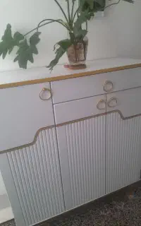 میز و جاکفشی