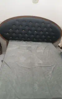 تخت خواب و اینه وکمد