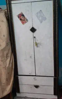 کمد لباس ۸۰۰هزارتومن شریف اباد نیازبه تعمیر