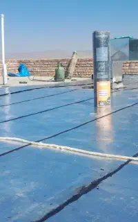 نصب ایزوگام و شیب بندی سیمان کاری پشت بام‌ایزوگام