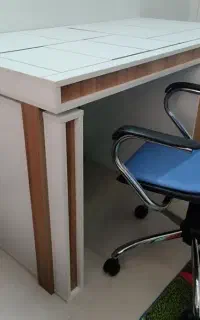 میز تحریربه همراه صندلی گردان جکدار برای اتاق خواب