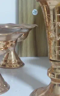 آینه و شمعدان کوچک همراه با ۷ عدد جام مسی